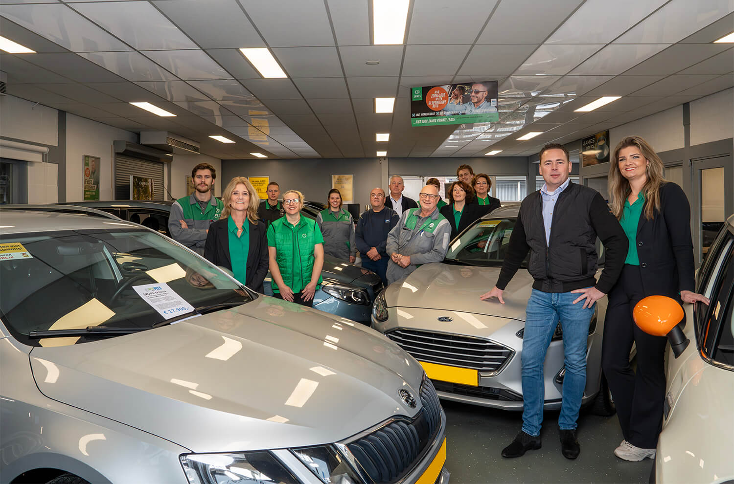 Team Pels in de showroom
